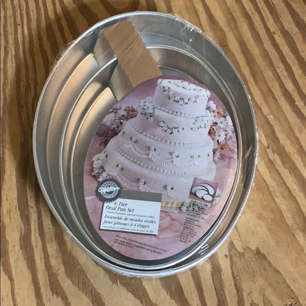 4 tier oval Wilton cake set